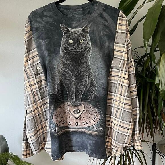 Black cat Ouija Board shirt, upcycled flannel t-shirt, Halloween spooky XL - Picture 5 of 7